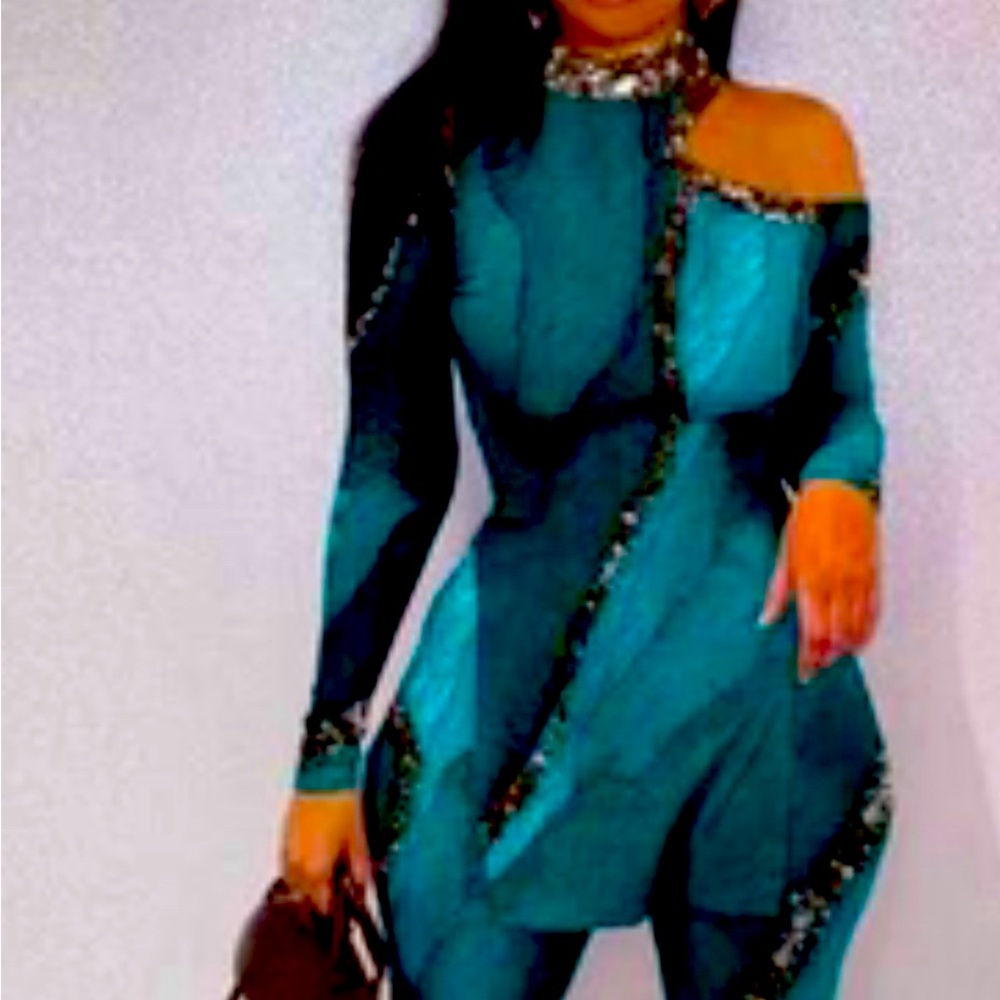 Absolutely stunning neck detail one shoulder pant set